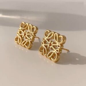 - - - 18K GP  hollow out  flower earrings